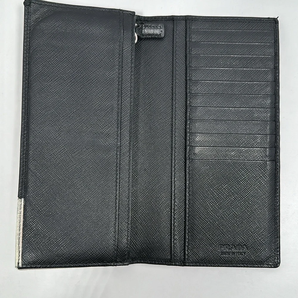 Authenticated PRADA Unisex Saffiano Leather Bi-Fold Bi-color Wallet- Black/White